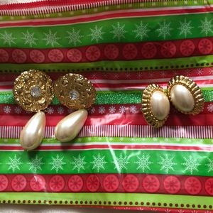 Pretty pearl earrings (2 pairs) for the holidays